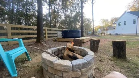 Come, Get Relax & Cozy  @  la Casita by the Pit with SaluSpa Hot Tub Отели рядом с достопримечательностью «Бивер Айленд»