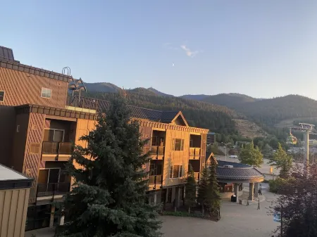 Shared Roof Top Hot Tub Silver Mtn Adjoining Studio Also Available Separately