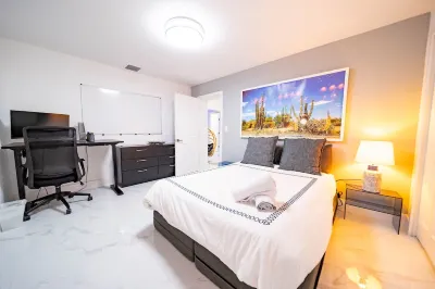 Three King Suites Private Get Away Hotels near Sandspur Island