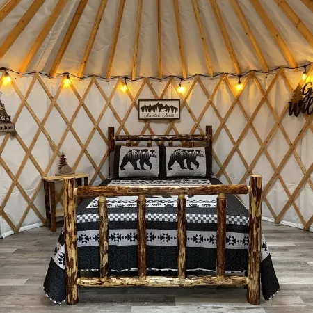 Cozy yurt just a short distance to Seward boat harbor and downtown.