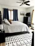 Modern Poconos House, 3br 2ba, HOT TUB, Private