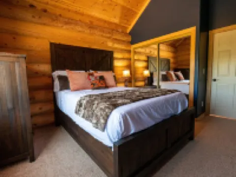 Woodland Views + Spacious Layout + Gameroom // Sleeps 12 in Beds