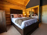 Woodland Views + Spacious Layout + Gameroom // Sleeps 12 in Beds