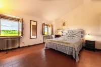 Exclusive Villa in Vineyard W Pool, And Siena View