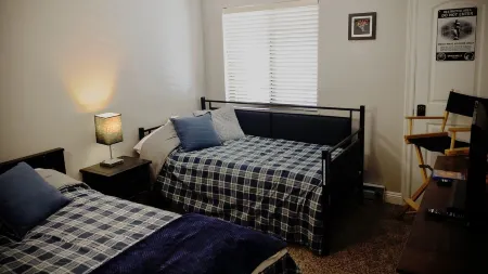 Ski In/Out - 1st floor - clean & cozy "Cinema Condo" Отели в г. Брайан Хед