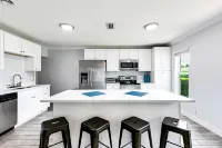 Pool Home 3 Bed 3 Bath. 1 mile from beach!
