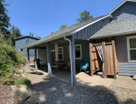 3 BR/3BA vacation home- minutes from the beach!
