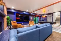 Secluded Chic Design: 15Min Avl-GameRm-Sauna-HotTub