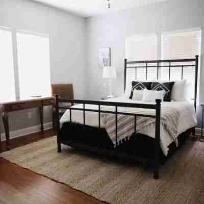 Dos Pinos Riverside Cottage near DT Kerrville Rooms