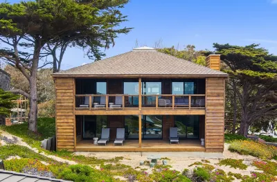 Oceanfront Retreat at Pajaro Dunes.  Beach Access, Hot Tub, BBQ, Pool Table.