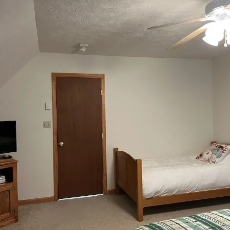 Cozy Family Getaway - Pet Friendly, Fire Pit, BBQ
