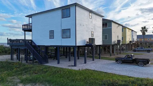 Beachfront!! with Private Access to Beach - WiFi