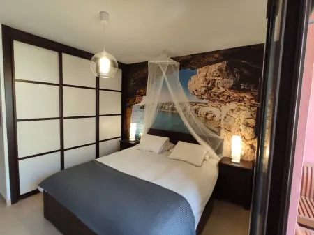 Relax yourself!gardens, swimmingpools and paddel tennis courts !!