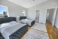 LAKE EFFECT LODGE, Full Ideal Beach Access: Pool~Hot Tub~Mini Golf~Sports~Games - Wi-Fi