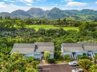 Top floor 1BR with AC, beach gear, lanai, and mountain views. Walk to the beach! - Mountain view