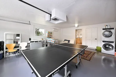 Spacious 3 bedroom, 2 bathroom luxury home; AC; 1 mile to historic Canyon Road Отели рядом с достопримечательностью «Публичная библиотека Санта-Фе»