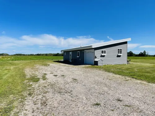 King Bed, Zero Entry, Close to Town Hotels in Chippewa County