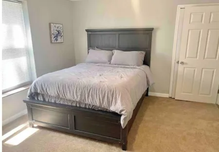 Delightful Cottage by Clayton Отели рядом с достопримечательностью «Сент-Луисская «Аллея славы»»