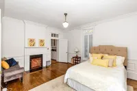 Cochran-Jackson House:  Step back in time and still enjoy the modern amenities!!