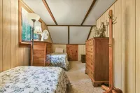 Sunny Point Lake Wallenpaupack Lakefront  with Private Dock - 4 Bedroom Sleeps 9