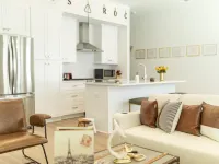 Downtown Woodstock - Open Concept and Natural light- Metro Atlanta Townhome Hotels in Woodstock