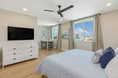 New beach townhome ideally located steps from the beach, park and restaurants Hôtels à proximité de : James H. Nance Park