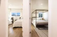 The Locust Landing, 10 Minutes to Beach, AC, Private Parking, 2 Bedrooms, Fits 5