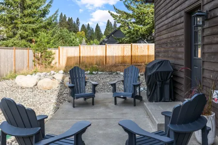 🌄Luxe House - NEW game room, hot tub, firepit, private retreat 🌄