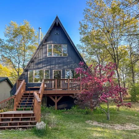 Modern A-Frame on fenced, wooded Lot. Pet friendly!