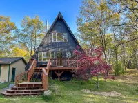 Modern A-Frame on fenced, wooded Lot. Pet friendly!