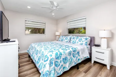 Modern House, Heated Pool, Fenced, Beaches, Relax