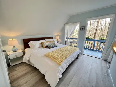 near ski/waterpark ✾ heated pool✾ fire pit ✾ near lake ✾ game room ✾ 3 porches