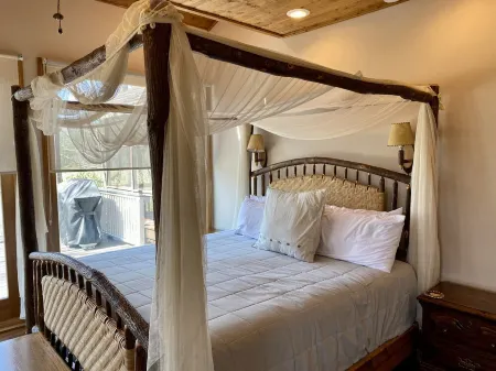 North Keowee Family Lake House on Private Cove With Dock / 5 MIN FROM JOCASSEE