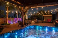 Spacious Home 7mi to Beach, King Bed, Spa, Firepit, Games, Perfect for Groups