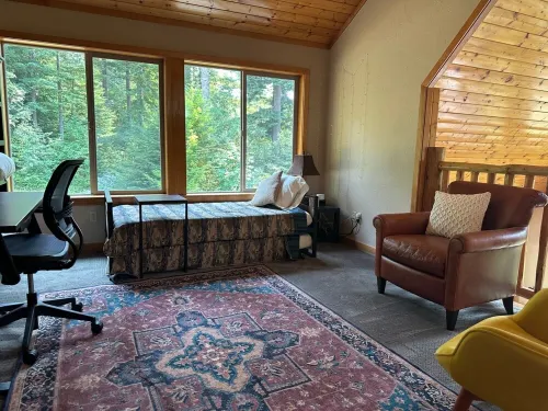 Golden Grove On the River! Amazing home above the Smith River.