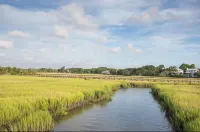 Ten minutes to Beach & Town: Contemporary Living in Historic Old Village