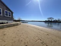 Adorable beach house - 5 min walk to private beach