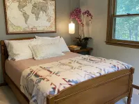 North Arrow- Warm, Stylish, Edge of Town