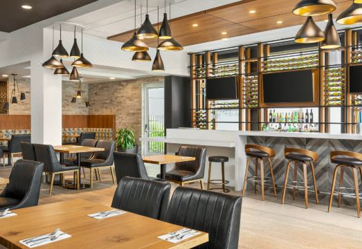 3. 힐튼 가든 인 ..