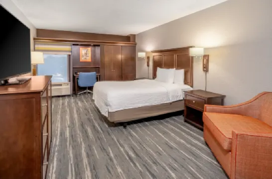 Hampton Inn Nashville-Vanderbilt Hotels near Adventure Science Center