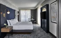 The Hamilton Alpharetta, Curio Collection by Hilton  호텔