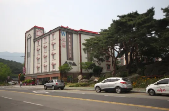 Yangsan Tongdosa W Hotels near Tongdosa Temple