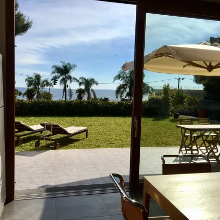 TeO house, seafront, garden, Acitrezza, Acicastello, Etna