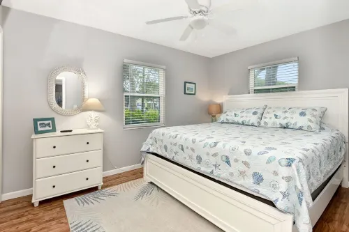 4BR Home w/ Private Dock and Fenced Backyard and Firepit. Minutes from the Beach