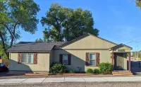 The Tumalo Guest House - Centrally located for all Central Oregon Activities! Hotels near Staples