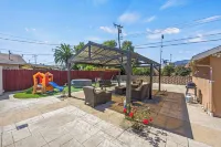 Coastal Home Near UCSB & Airport + Hot Tub, King Beds, Fast Wifi, Sleeps 6