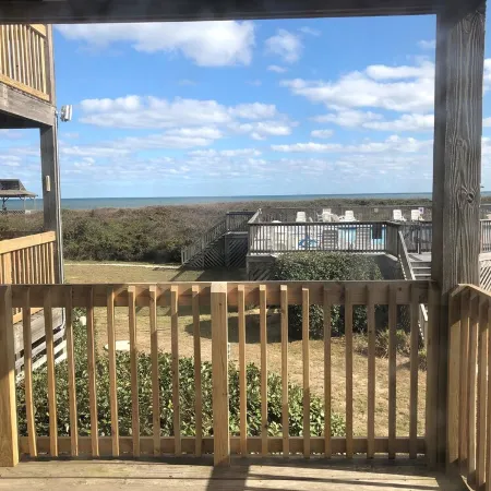 OCEANFRONT@The Lucky Duck- 100% renovated, clean, cozy & well-appointed.