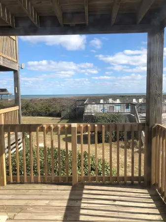 OCEANFRONT@The Lucky Duck- 100% renovated, clean, cozy & well-appointed.