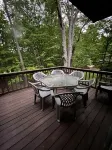 The Light Forest Chalet- minutes to beach, skiing and more!
