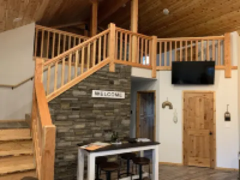 Quiet, Comfy Columbia River Viewspot: Full Kitchen, Grill, Yard; Dogs OK